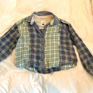 American Eagle medium Cropped Long Sleeve Buttoned Shirt.